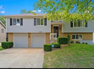 14412 Saint Andrews Dr, Grandview, MO 64030