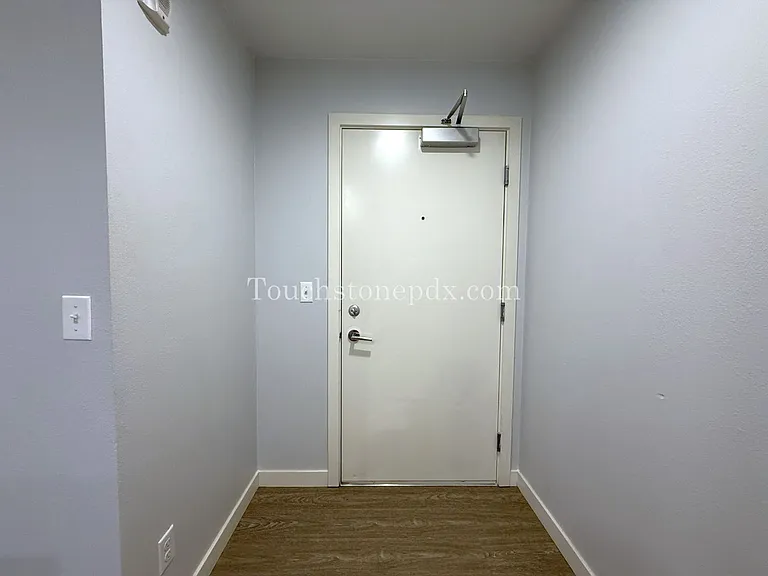 424 NE Jessup St #11 — Photo 9