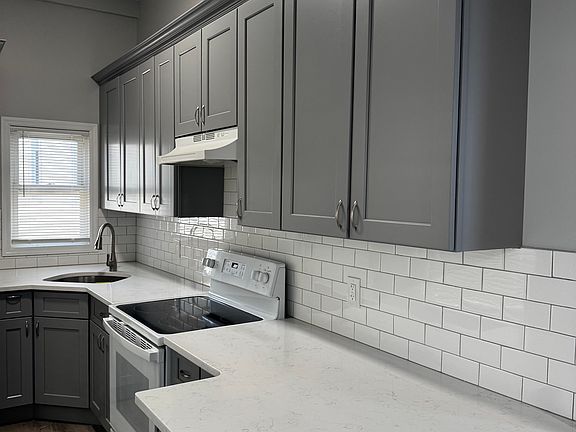 3rd image of 23 Collegeview Ave APT 12