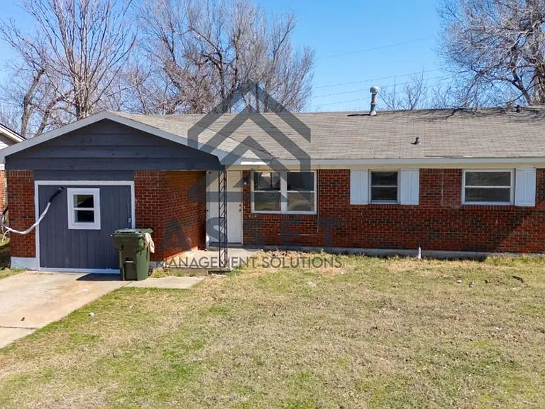 1216 McGregor Dr — Photo 3