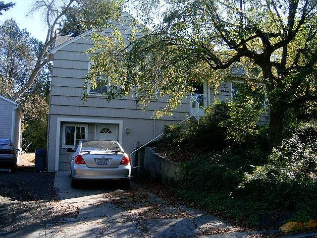 1st image of 1000 NE Creston Ln