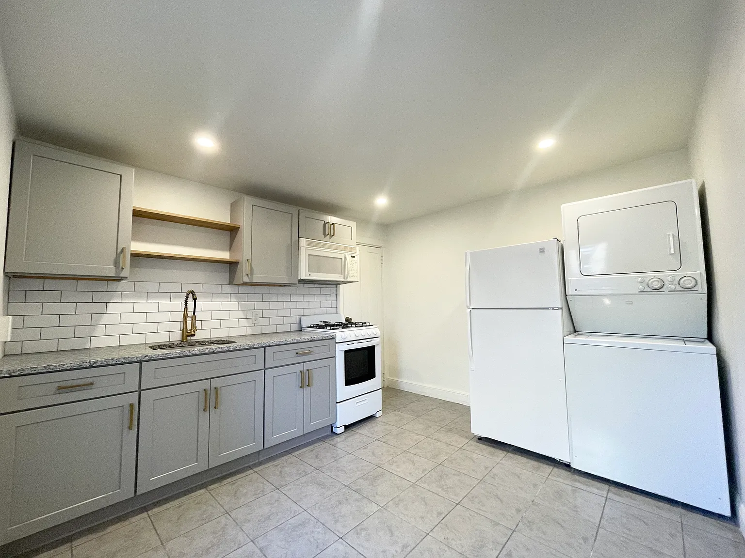 27 W James St — Photo 2