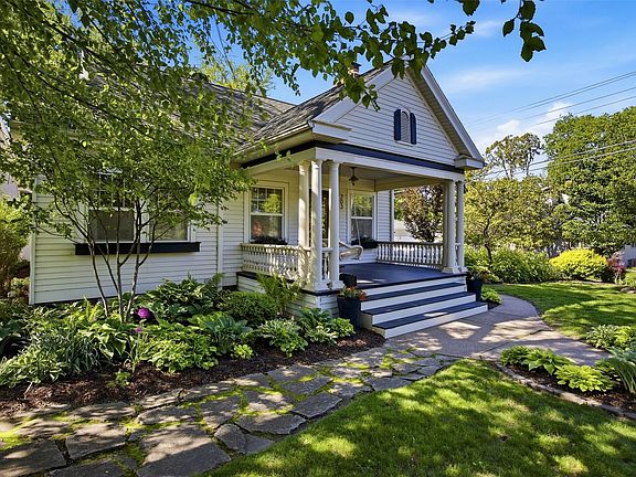 3rd image of 203 25th Street Dr SE