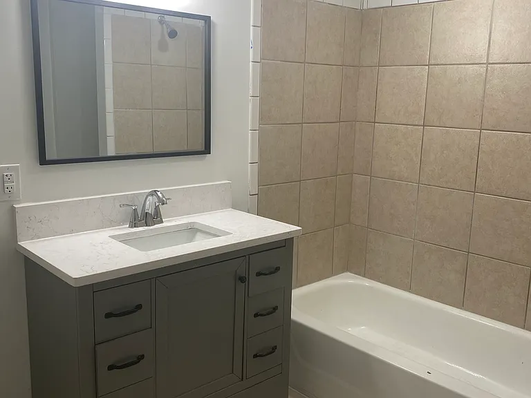 250 Tobacco Rd #B — Photo 4