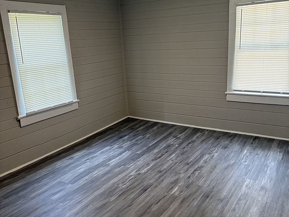 3rd image of 4 Hadaway Ct