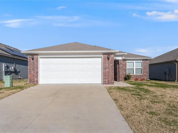 980 E Starling St, Fayetteville, AR 72701