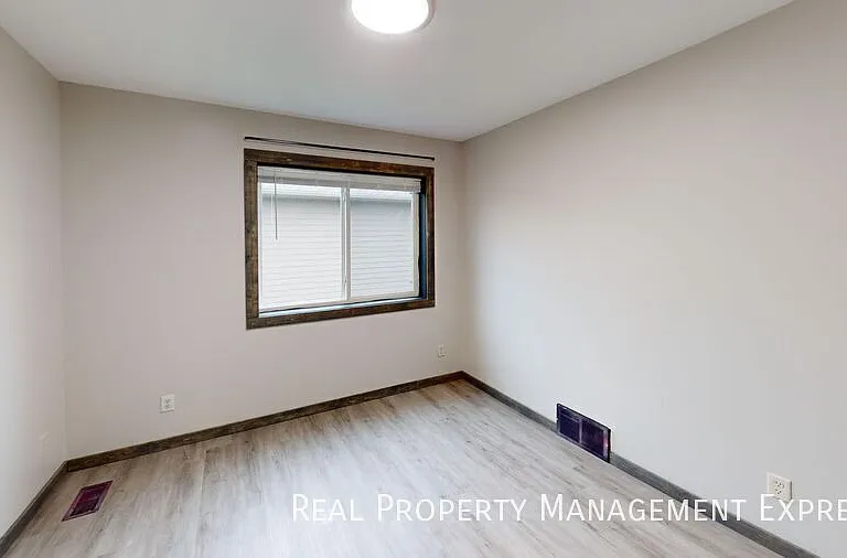 3920 S Stanford Ave — Photo 7