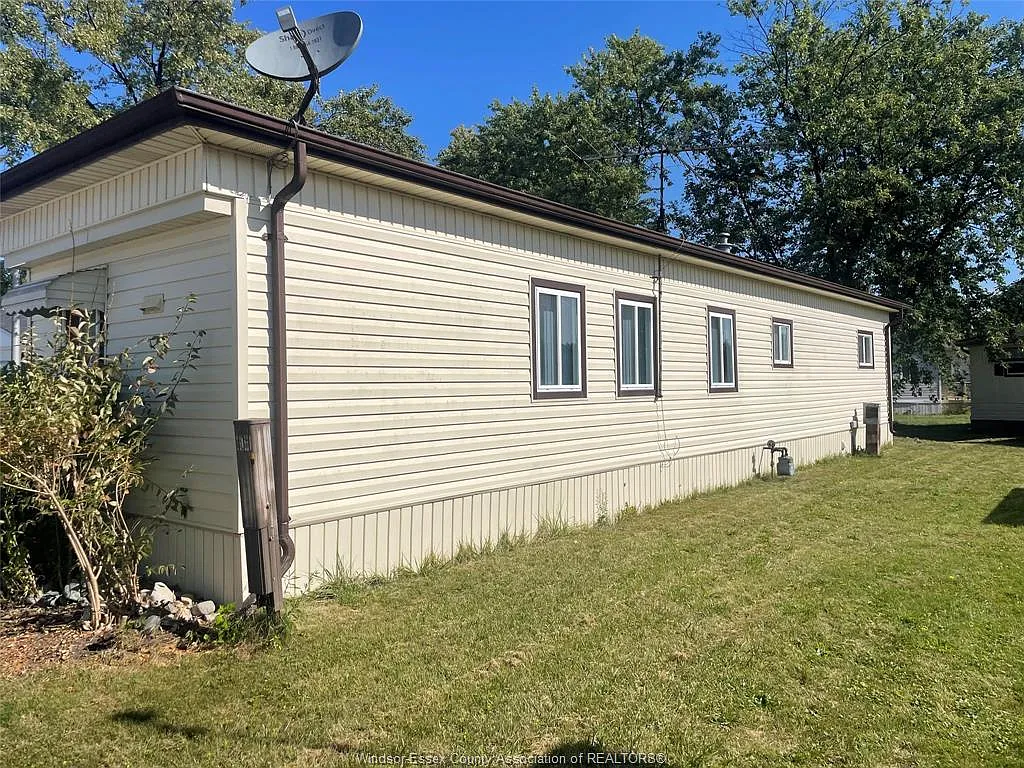 2 bed, $149,900 — Photo 2