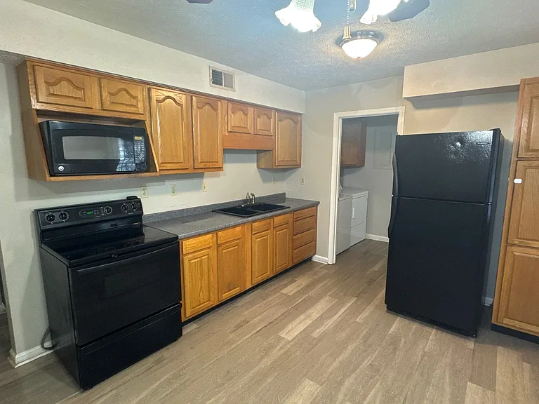 5807 Larkgrove Dr — Photo 9