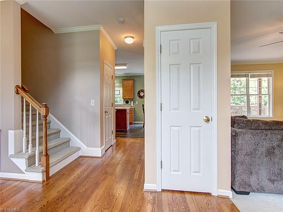 4th image of 7696 Foxdale Dr