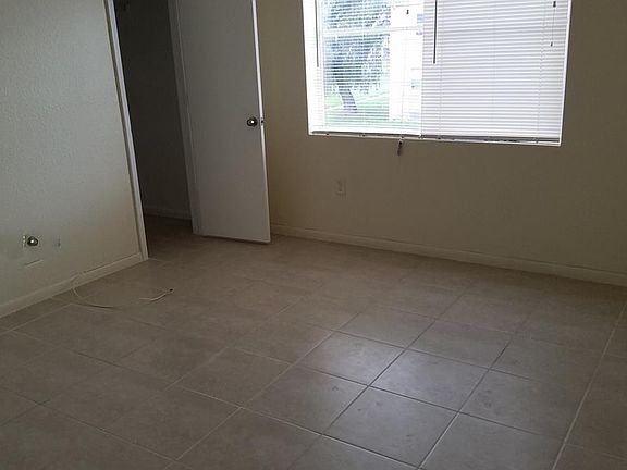 3rd image of 423 NW 84th Ter #423