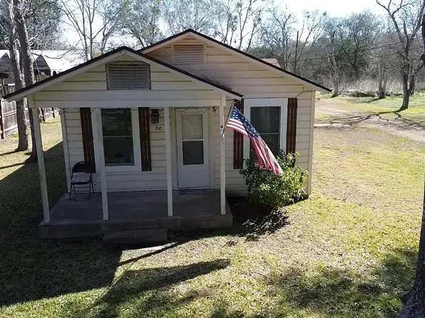 710 Milam Ave, Eagle Lake, TX 77434