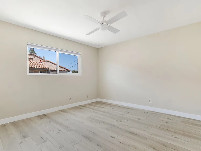 1690 E Hillcrest Dr — Photo 43