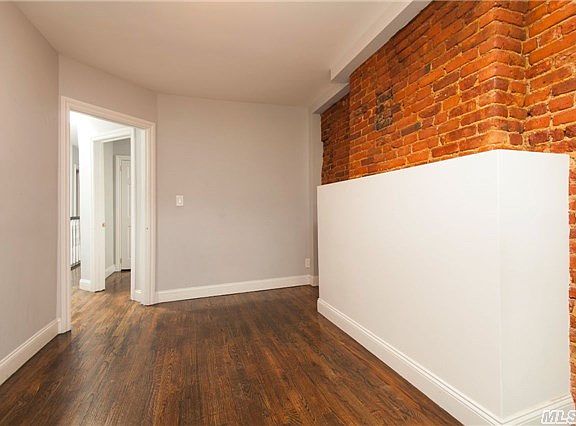 4th image of 219 Lexington Ave