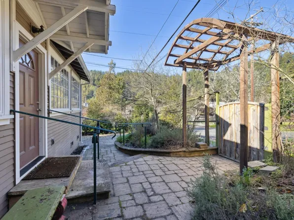 17485 River Ln, Guerneville, CA 95446