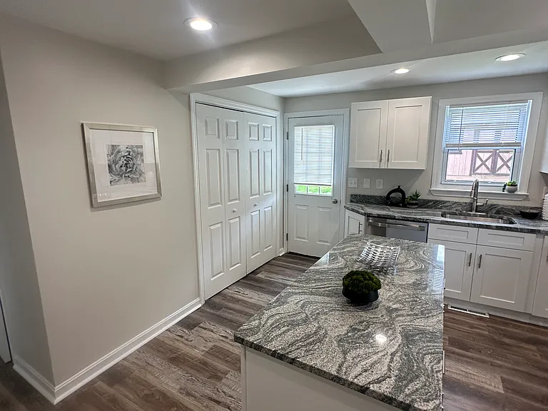 2062 Elmbrook Ln — Photo 18