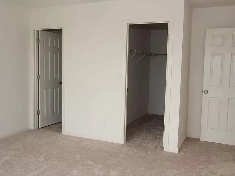 2425 Cushing Dr — Photo 8