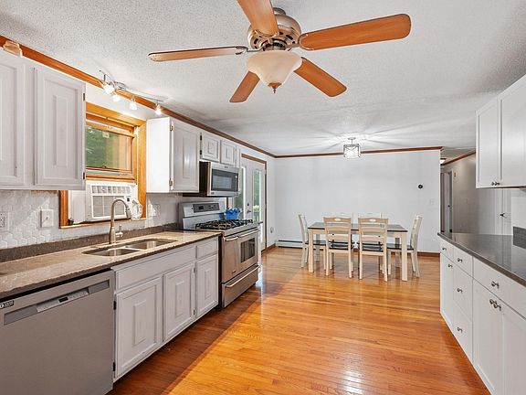 3rd image of 171 Birchcroft Rd