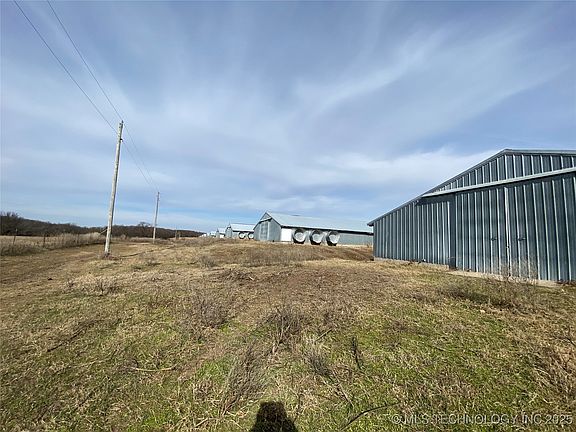 4th image of 68400 E 330th Rd