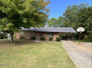 617 W Ridgecrest Dr, Kingston, TN 37763