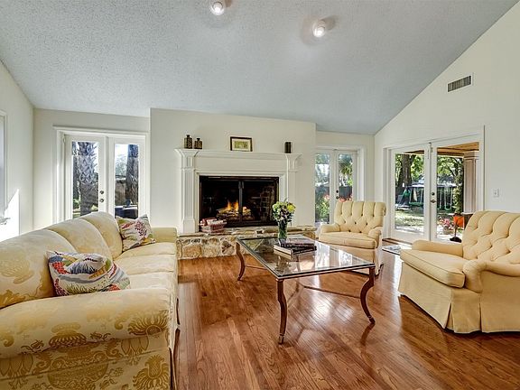 3rd image of 611 Dorleans Ct