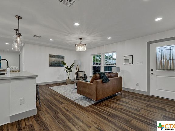 3rd image of 455 N Washington Ave