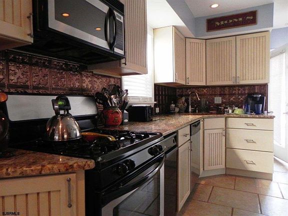 5th image of 332 Ocean Ave APT 1