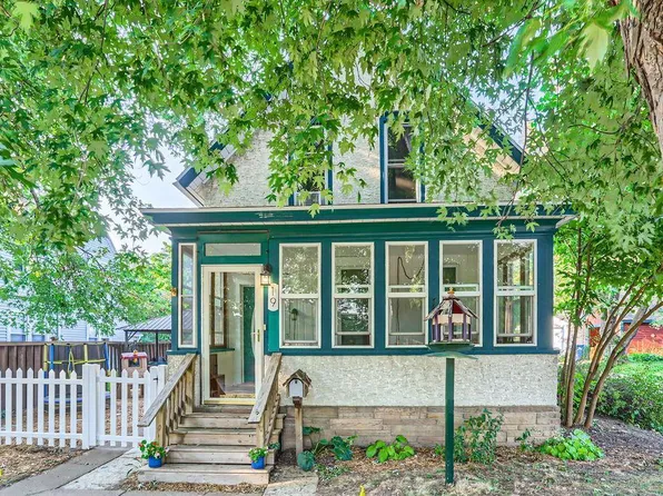 19 Delos St W, Saint Paul, MN 55107