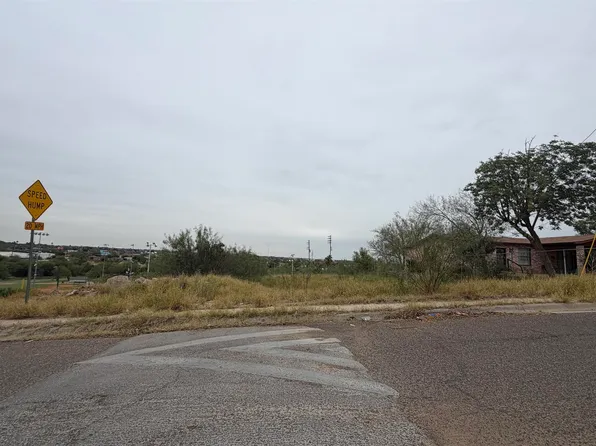 2810 Diaz St, Laredo, TX 78043