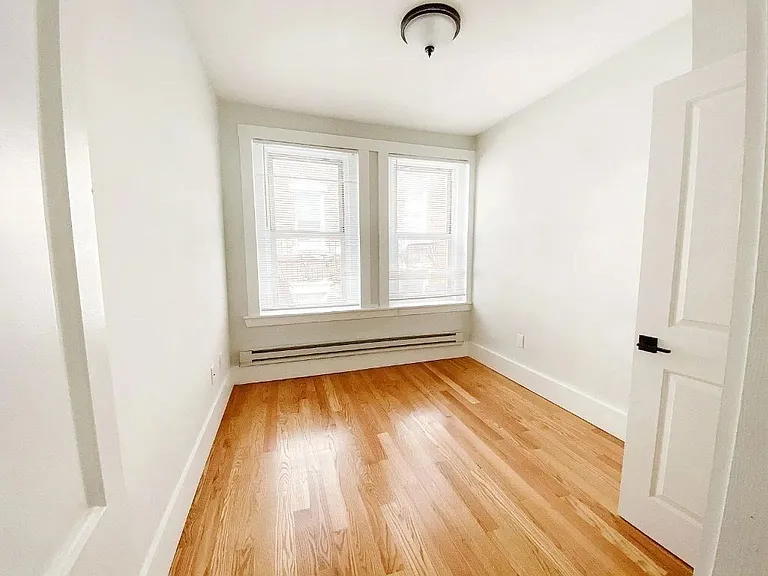 13 Margaret St #3 — Photo 4