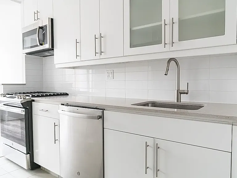 490 2nd Ave #10A — Photo 2