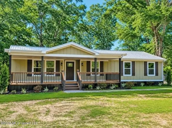 1295 Beaver Creek Rd, Lucedale, MS 39452