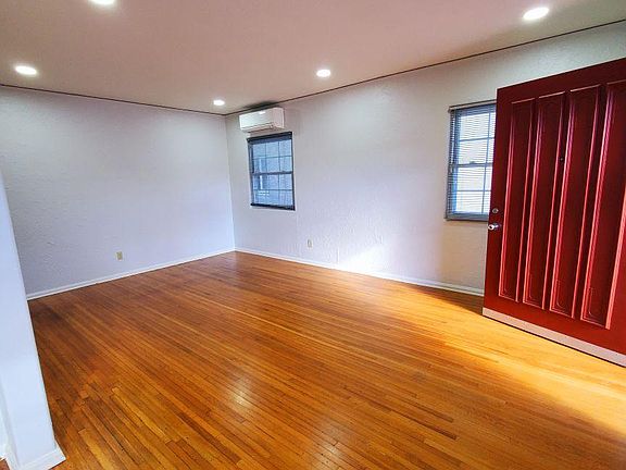 3rd image of 233 Pomona Ave