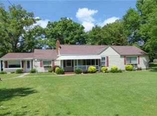 2290 W Rock Springs Rd, Decatur, IL 62521