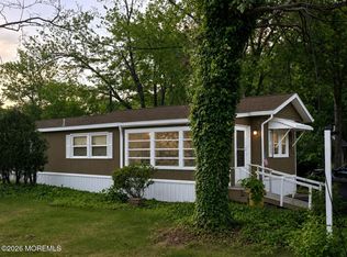 19 Summit Dr, Cream Ridge, NJ 08514