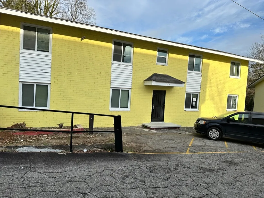 377 Westchester Boulevard Northwest- - — Photo 1