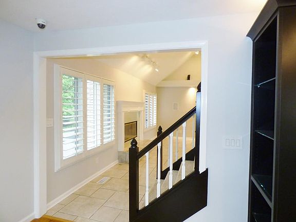 4th image of 265 Lansdowne Dr
