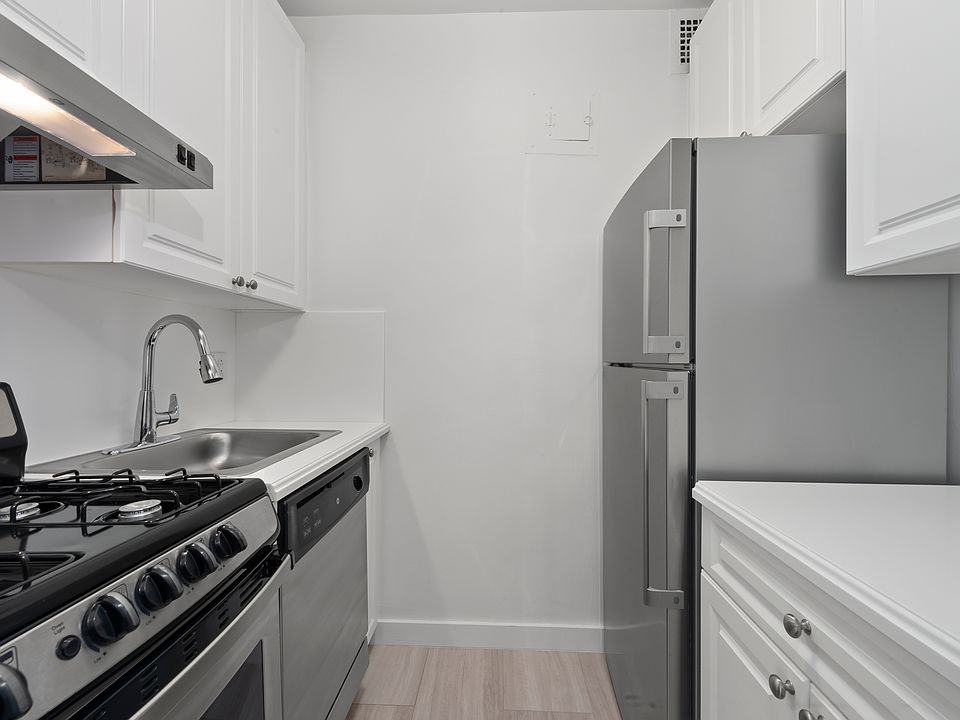 1st image of 215 E 68th St APT 16Q