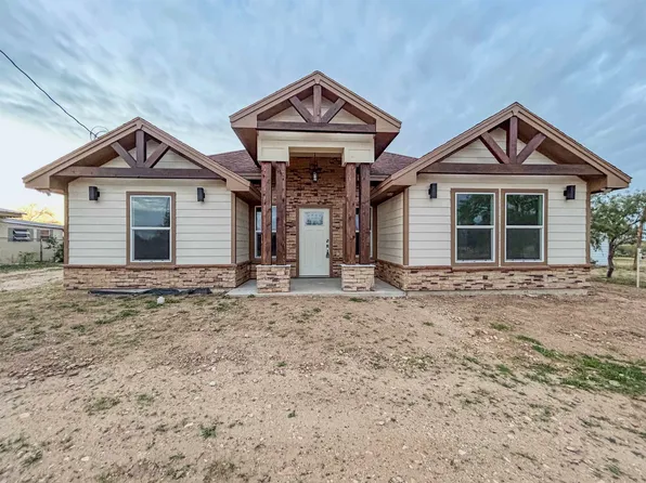 109 Cardinal St, Zapata, TX 78076