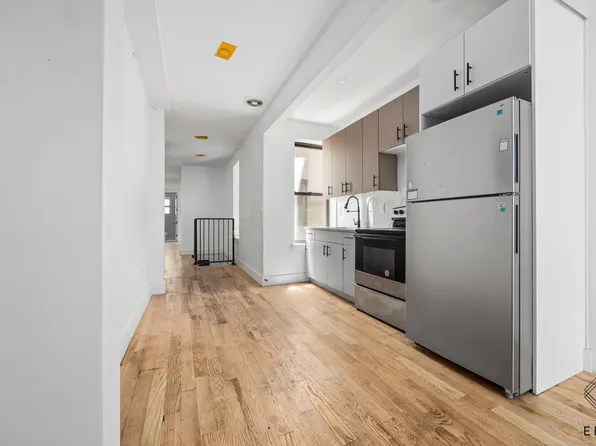 1518 Jefferson Avenue image 1 of 18