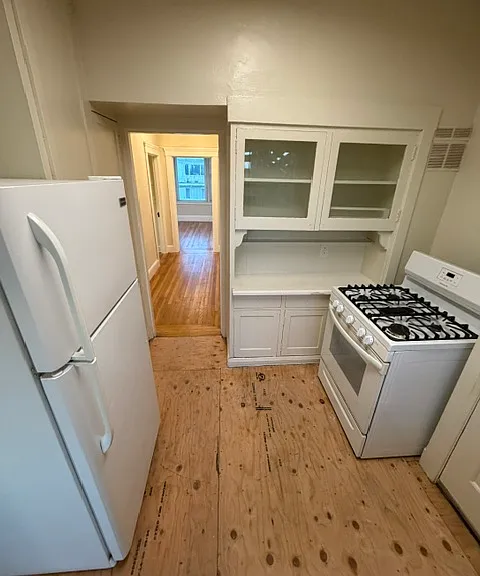 285 Van Buren Ave #4 — Photo 6