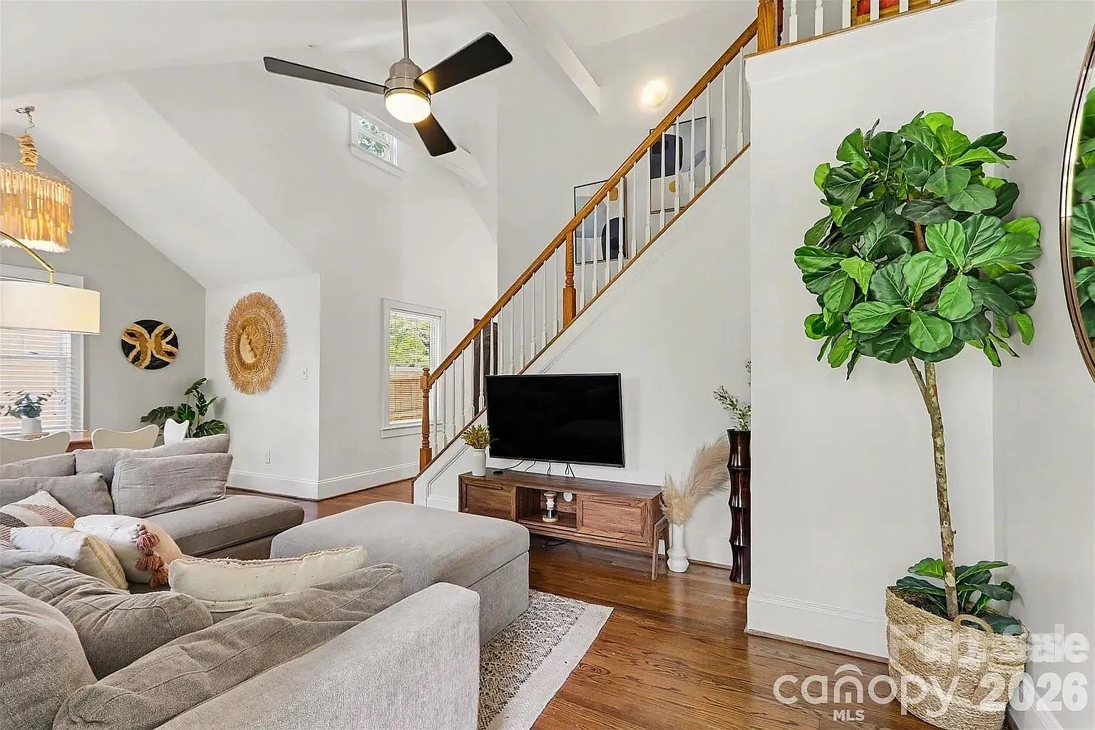 3 bed, 1.0 bath, 1103 sqft, $2,800 — Photo 4