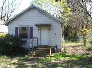 1570 County Line Rd, Mineral Ridge, OH 44440