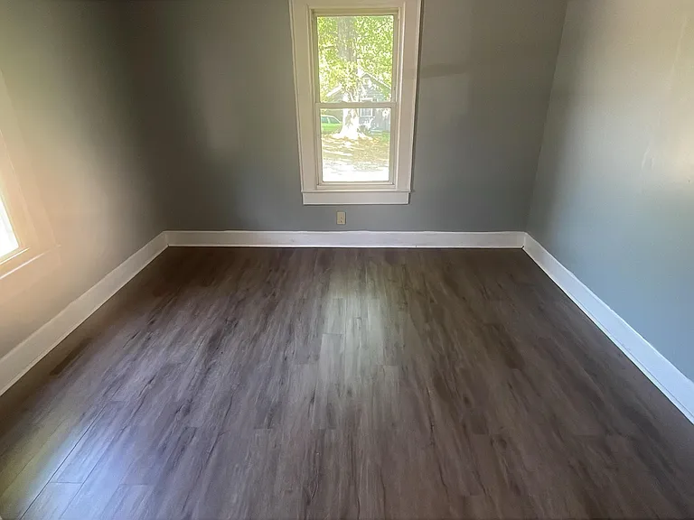 525 Lakeside Ave — Photo 5