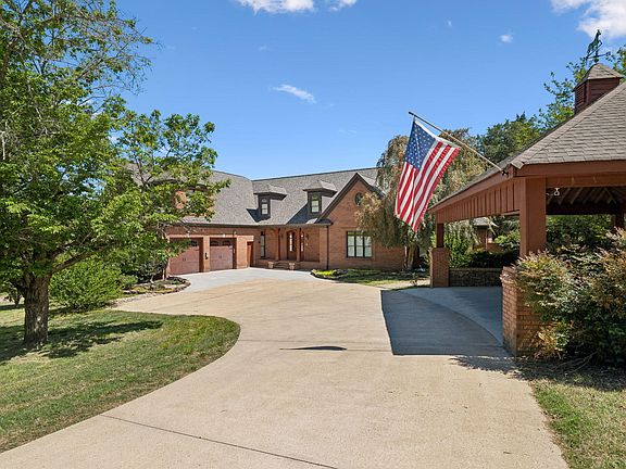 4th image of 7920 Higgins Ln