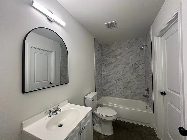91 E Biscayne Rd — Photo 10