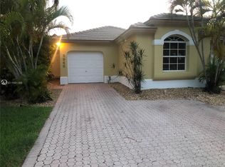 2948 NW 99th Pl, Doral, FL 33172