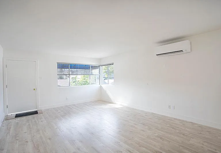 377 W Lexington Dr #8 — Photo 6