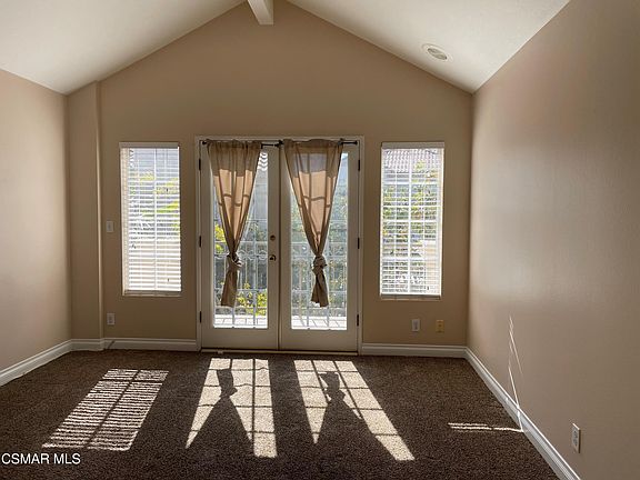 4th image of 638 Warwick Ave