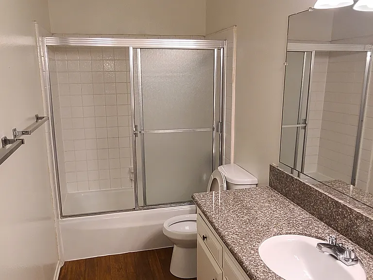 The Enrique Apartments — Photo 21